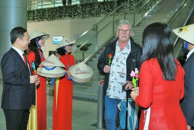 Встреча иностранных туристов, посетивших провинции и города Вьетнама в начале 2023 года
