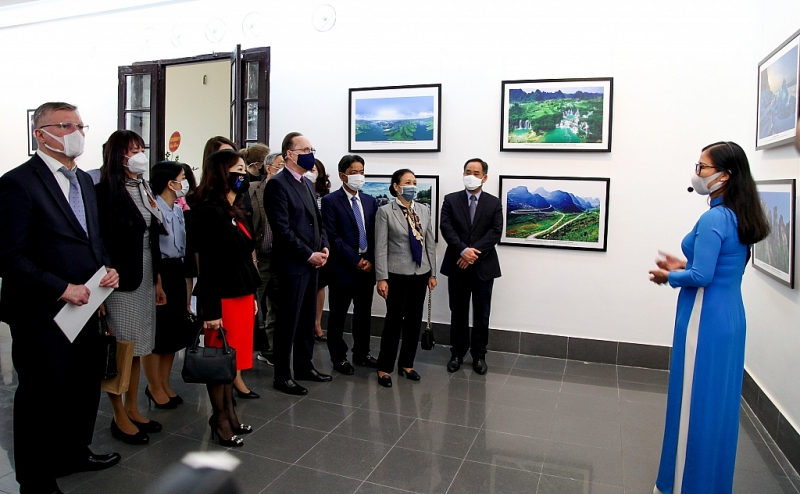 Посольство Российской Федерации во Вьетнаме провело торжественную церемонию по случаю 32 й годовщины Дня России