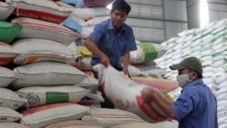Рис доставлен ​​нуждающимся в преддверии Тэт в Шокчанге