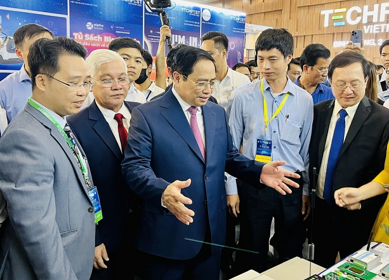Премьер министр Фам Минь Тинь принял участие в программе «Впечатляющие моменты Techfest – 2022»