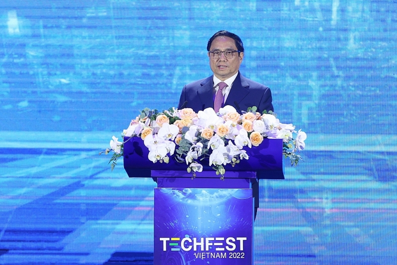 Премьер министр Фам Минь Тинь принял участие в программе «Впечатляющие моменты Techfest – 2022»
