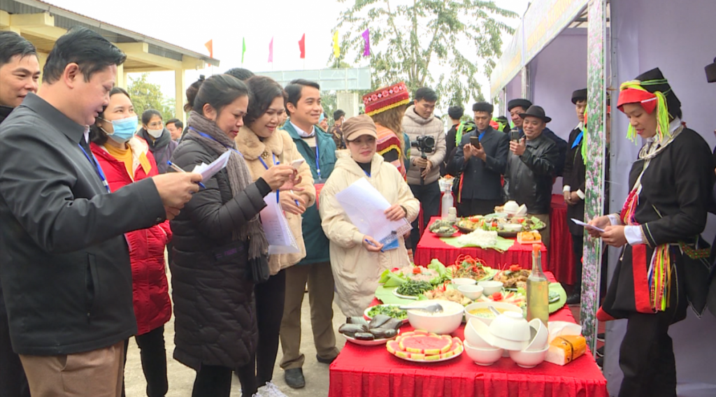 Фестиваль этнической кухни нардности Зао в городе Хазянг   2023