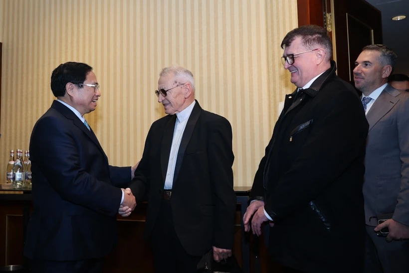 Премьер-министр Вьетнама Фам Минь Тинь провел встречу с Обществом румынско-вьетнамской дружбы