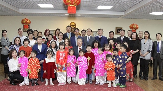 Посол Данг Минь Хой посетил вьетнамское землячество в МФК «Ханой - Москва» по случаю Тэта