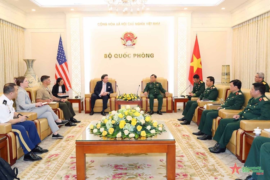 Вьетнам и США активизируют сотрудничество в ликвидации последствий бомб и мин, оставшихся после войны