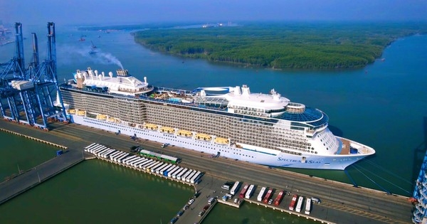 Роскошный круизный лайнер доставил во Вьетнам более 3.800 посетителей