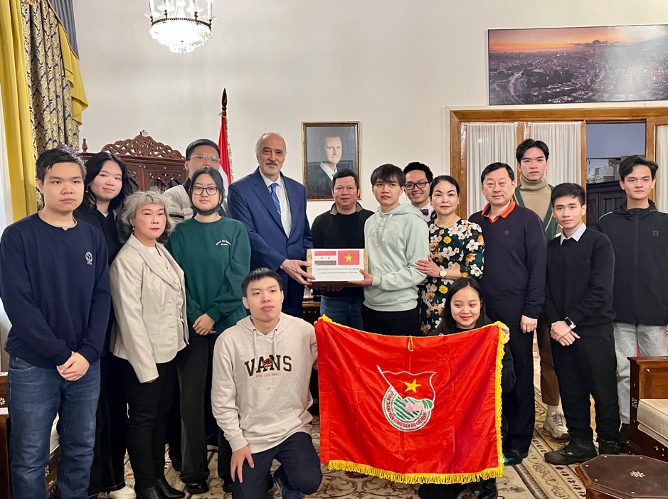 Вьетнамские студенты в РФ сделали пожертвования в поддержку пострадавших от землетрясения Сирии