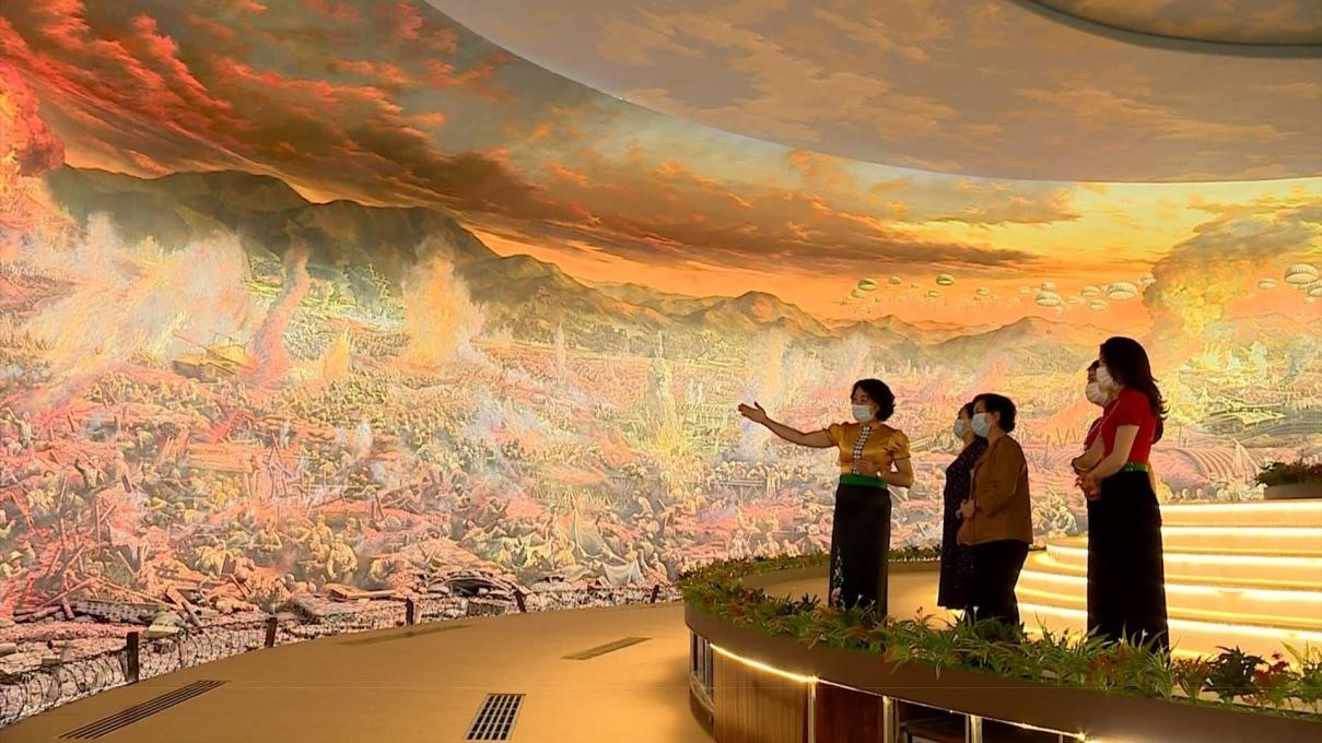 Панорама, изображающая историческую победу под Дьенбьенфу, представлена с помощью QR-кода
