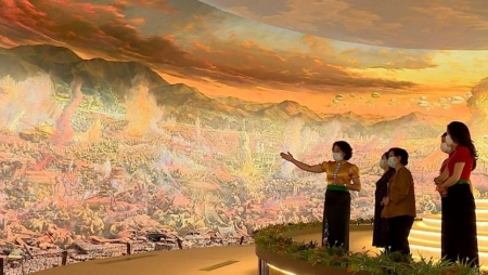 Панорама, изображающая историческую победу под Дьенбьенфу, представлена с помощью QR-кода