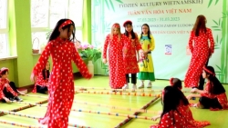 Польские дети приняли участие в Неделе вьетнамской культуры на тему «Фестиваль вьетнамских народных игр»