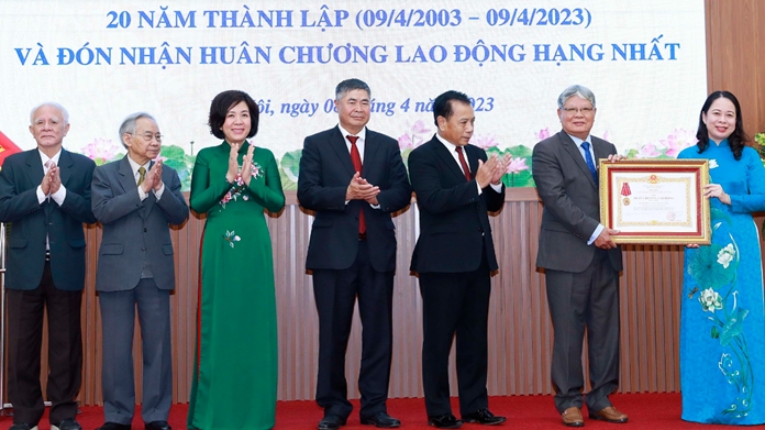 Фонд мира и развития Вьетнама получил Орден Труда 1-й степени