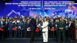 Президент Турции вручил награды спасательным делегациям Вьетнама