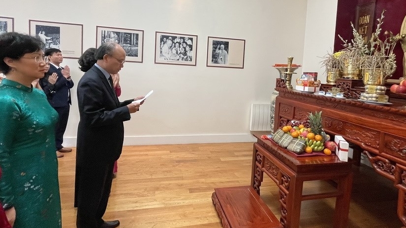 Посольство Вьетнама во Франции отметило день поминовения королей Хунгов