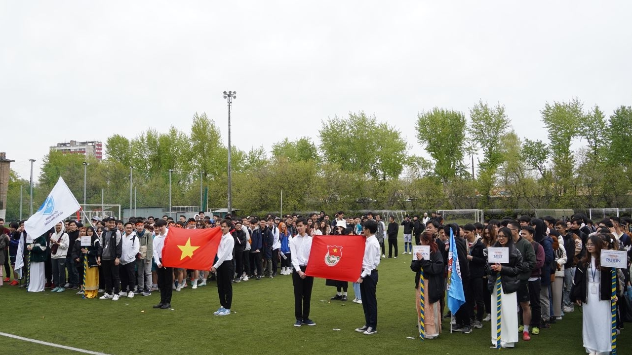 Вьетнамские студенты в России приняли участие в спортивных состязаниях по случаю 30 апреля
