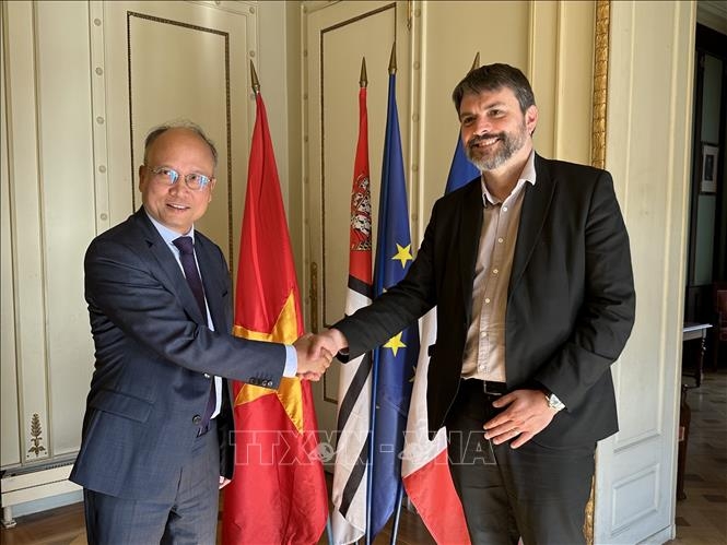 Содействие сотрудничеству между французским городом Нант и вьетнамскими местностями