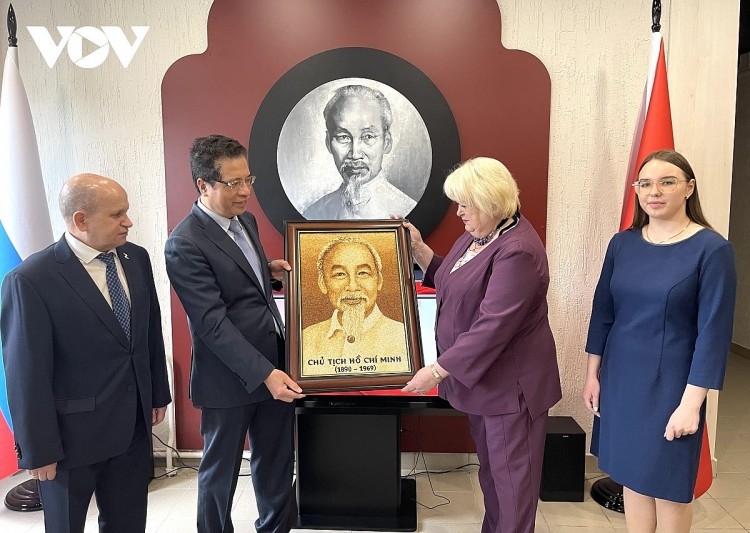 Вьетнам и РФ обсудили план празднования 100-й годовщины со дня прибытия Президента Хо Ши Мина в Петроградф