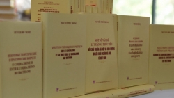 Презентация книги Генерального секретаря ЦК КПВ Нгуен Фу Чонга о социализме на 7 иностранных языках