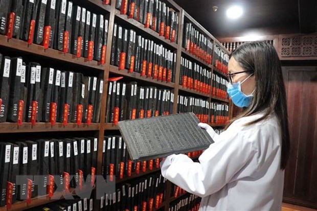 Завершен проект срочного сохранения рукописей на деревянных дощечках династии Нгуен