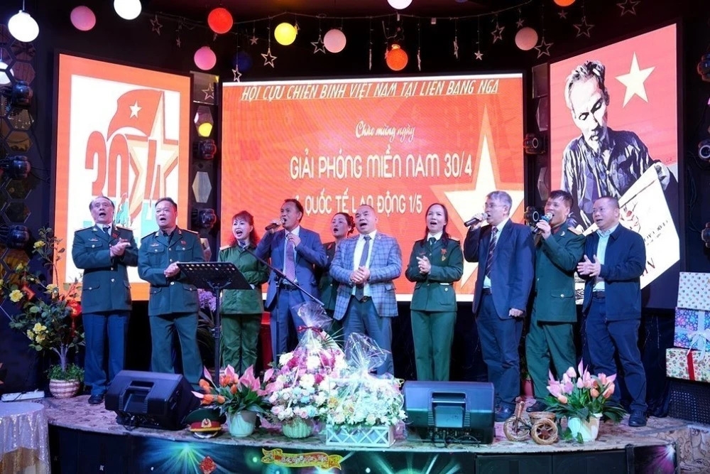 Общество вьетнамских ветеранов войны в России торжественно отметило 49-летие со Дня полного освобождения Южного Вьетнама и воссоединения страны