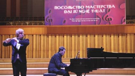 Концерт «Посольство мастерства»: празднование Дня славянской письменности и культуры в Ханое