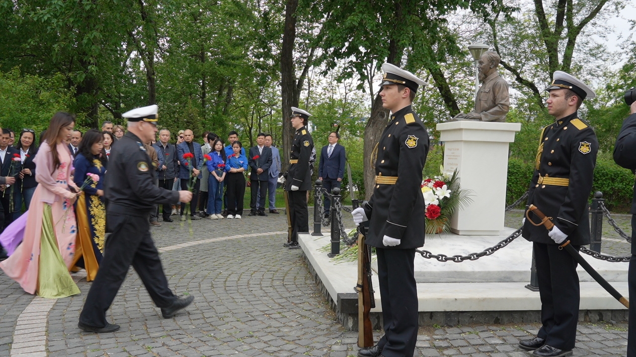 Во Владивостоке отметили 100-летие прибытия во Владивосток Хо Ши Мина