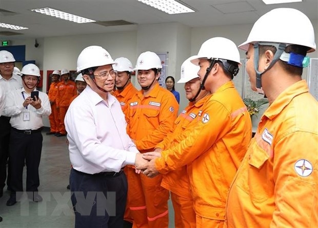 Премьер-министр Фам Минь Чинь: Необходимо концентрироваться на изучении и выработке ветровой и солнечной энергии