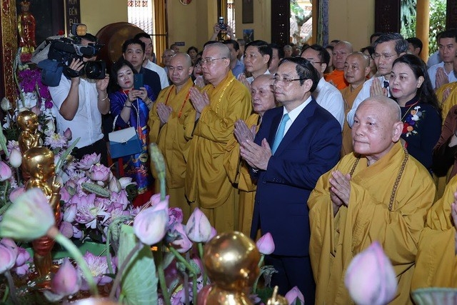 Премьер-министр Фам Минь Тьинь поздравил с Днем рождения Будды в 2023 году