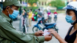 В Ханое вводят ваучеры на покупку продуктов питания