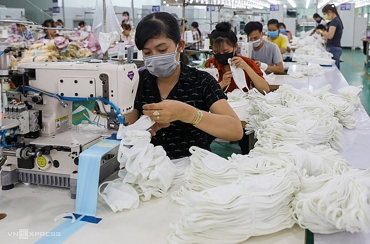 Американские швейные компании добиваются скорейшей вакцинации вьетнамских рабочих