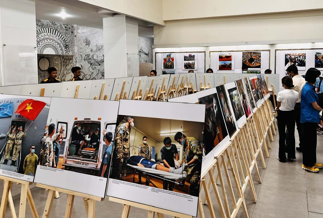 Открылась фото-выставка «Маршрут вьетнамских сил по поддержанию мира в Южном Судане»