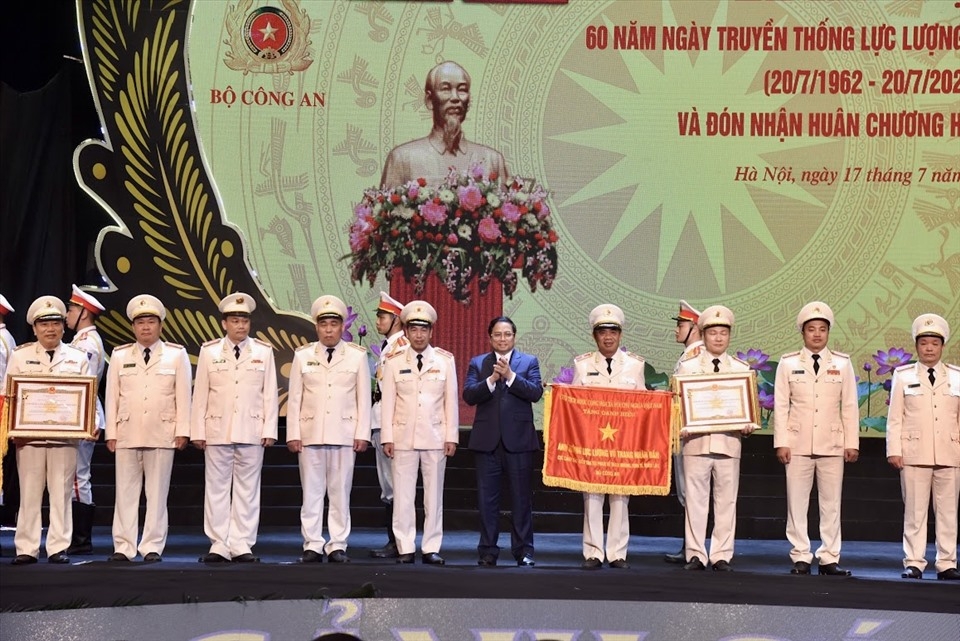 Состоялась церемония празднования 60-й годовщины Традиционного дня сил народной полиции Вьетнама