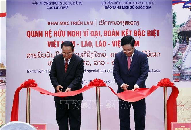 Выставка «Отношения великой дружбы, особой солидарности между Вьетнамом и Лаосом»
