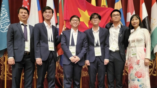 Вьетнам завоевал четыре медали на Международной олимпиаде по биологии 2022 г.