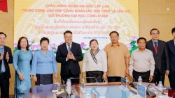 Делегация Федерации лаосских профсоюзов посетила Университет профсоюзов Вьетнама