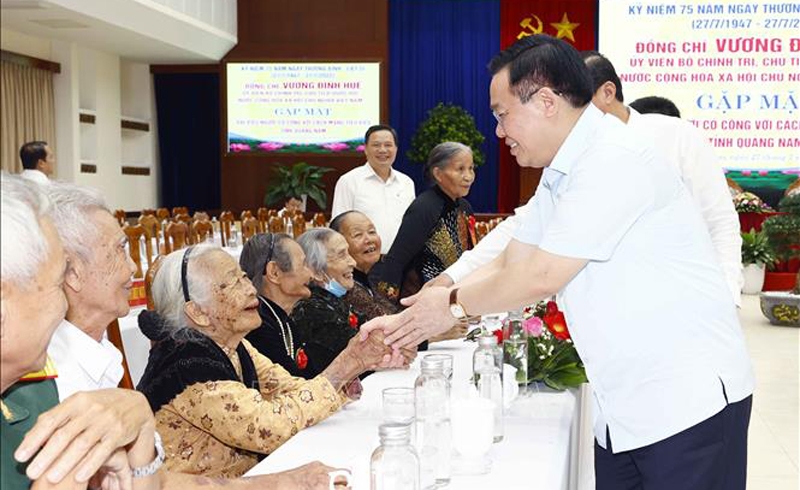 Председатель НС Вьетнама провел рабочую встречу с Постоянным бюро Парткома провинции Куангнам