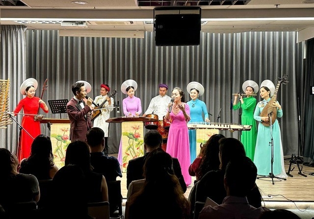 Традиционные вьетнамские музыкальные инструменты были представлены в Сингапуре