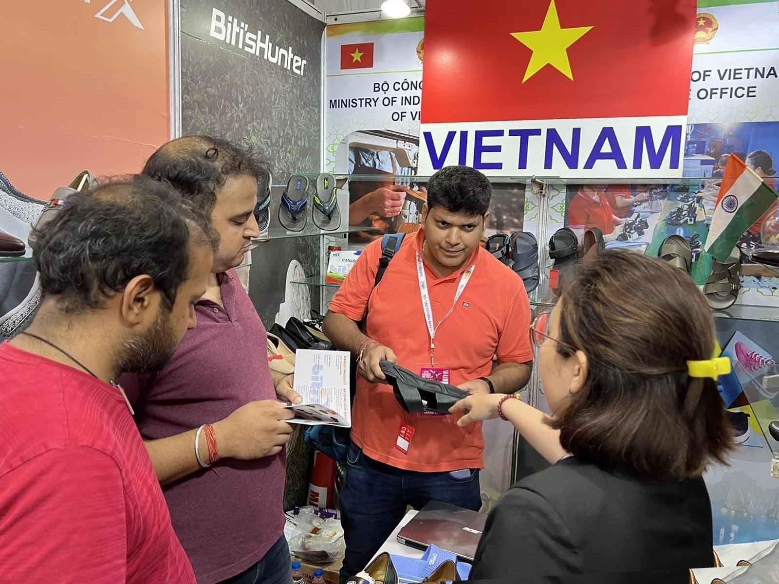 Вьетнам продвигает обувную продукцию в Индии