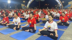 Международный день йоги способствует активизации культурного обмена между Вьетнамом и Индией
