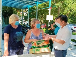 100 россиян в городе Нячанге получили продовольственную помощь в связи с эпидемией COVID-19
