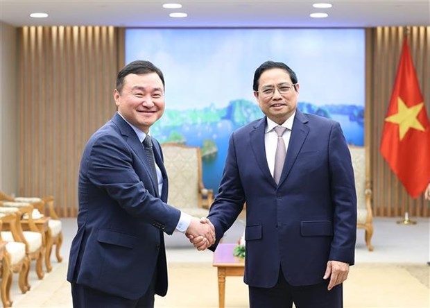 Премьер-министр Фам Минь Тьинь принял генерального директора Samsung Electronics Group
