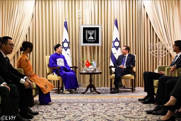 Президент Израиля отметил особое место Вьетнама во внешней политике страны