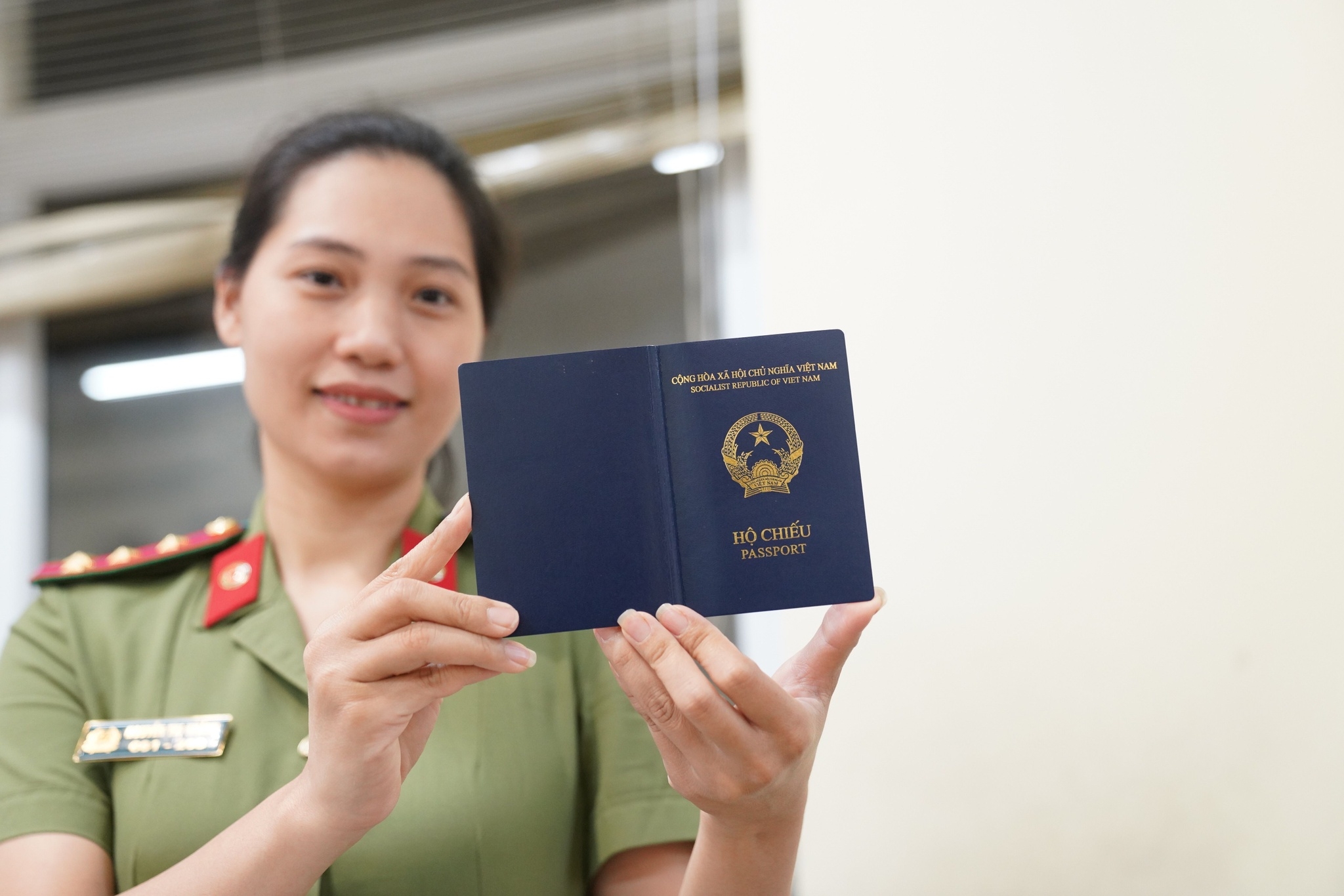 Германия возобновляет выдачу виз для вьетнамских паспортов нового образца