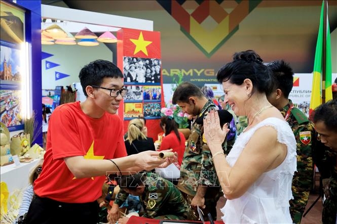 Друзья со всего мира знакомятся с вьетнамской культурой на АрМИ-2022