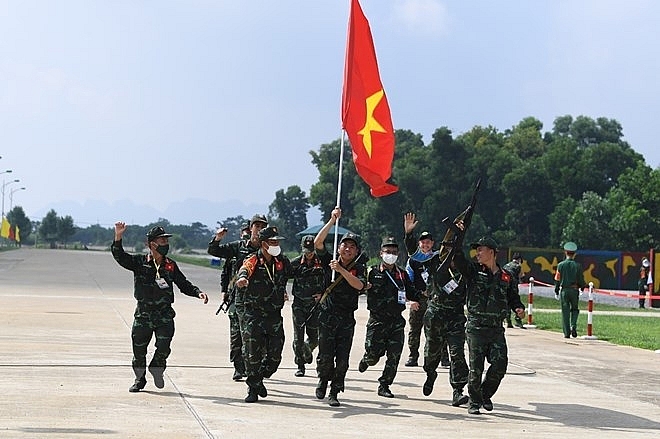 АрМИ-2021: Команды Вьетнама достигли успехов в конкурсах «Снайперский рубеж» и «Аварийный район»