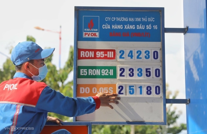 Цены на бензин немного снизились