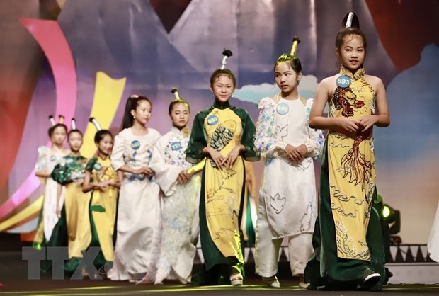 Детский фестиваль аозай во Вьетнаме 2022 на тему «Возвращение к добрым традициям»