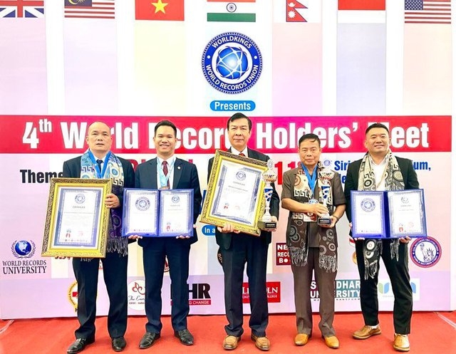 Герой Труда Нгуен Куанг Мау получил звание Почетного профессора Университета мировых рекордов