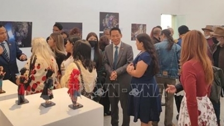 Фотовыставка о стране и людях Вьетнама в Венесуэле
