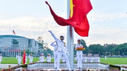 Прошла церемония поднятия флага на площади Бадинь в честь Дня независимости