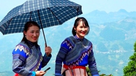 Представители народности Хмонг в провинции Лаокай празднуют Национальный праздник